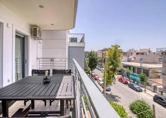Sunny & Cosy 2Nd Floor Apt With A Balcony