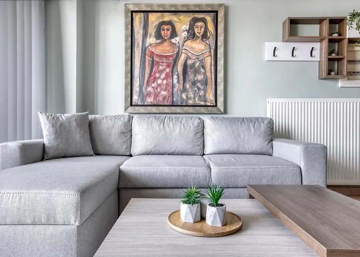 Sunny & Cosy 2Nd Floor Apt With A Balcony